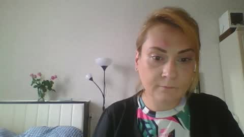 Snapshot of tatiana_xi chatting on October 6, 9:38 am tatiana_xi online show from October 6, 9:38 am