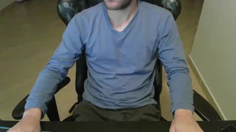 Snapshot of tatmers chatting on December 4, 10:35 pm Lucas online show from December 4, 10:35 pm