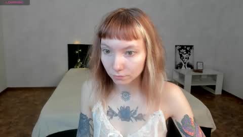 Snapshot of tattoo_artbaby chatting on September 22, 1:42 am tattoo_artbaby online show from September 22, 1:42 am