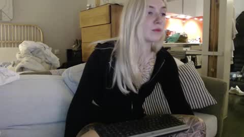 tattoobbgirl online show from March 4, 10:49 pm