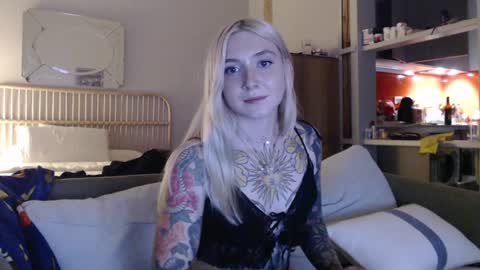 tattoobbgirl online show from February 8, 9:57 pm