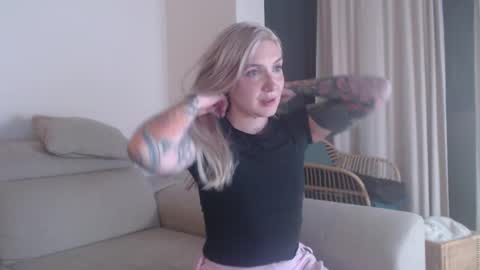 tattoobbgirl online show from December 2, 5:55 pm