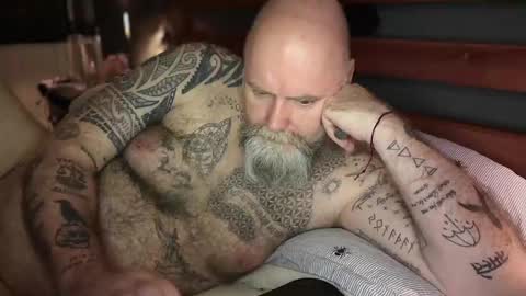 Snapshot of tattooeddilf01 chatting on October 19, 11:09 pm Tattooeddilf 01 online show from October 19, 11:09 pm