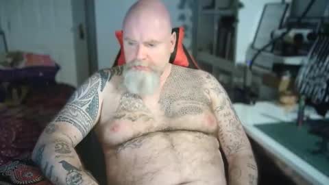 Snapshot of tattooeddilf01 chatting on October 14, 10:57 pm Tattooeddilf 01 online show from October 14, 10:57 pm