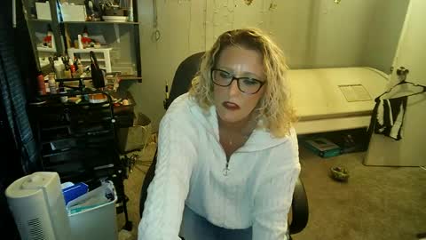 Snapshot of tattooeddirtyteacher chatting on February 13, 6:15 pm Lisa Lovely online show from February 13, 6:15 pm