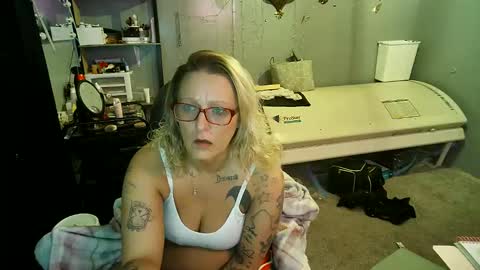 Snapshot of tattooeddirtyteacher chatting on February 26, 10:27 am Lisa Lovely online show from February 26, 10:27 am