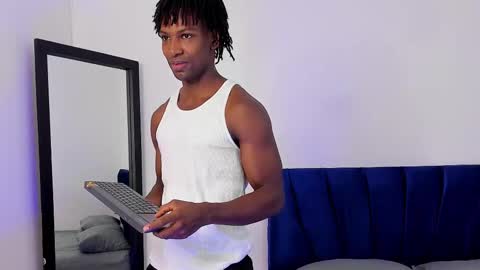Snapshot of tau_montes chatting on September 30, 4:28 pm tau_montes online show from September 30, 4:28 pm