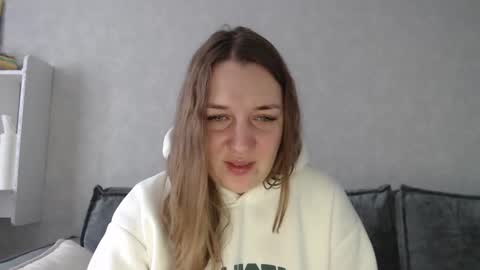 Snapshot of taxxxu chatting on December 10, 7:37 am Diana online show from December 10, 7:37 am