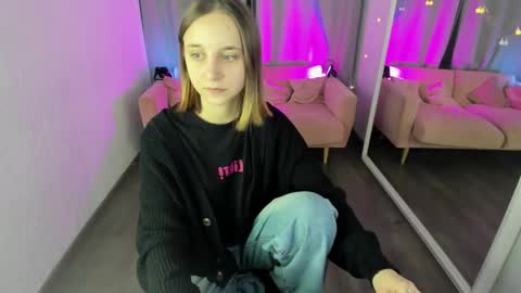 Taya online show from November 12, 1:02 pm