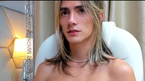 Snapshot of tayler_swift1 chatting on February 9, 7:15 am tayler_swift1 online show from February 9, 7:15 am