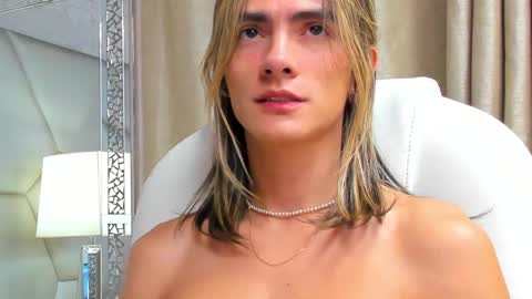 Snapshot of tayler_swift1 chatting on January 14, 4:25 am tayler_swift1 online show from January 14, 4:25 am