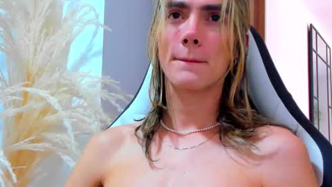 Snapshot of tayler_swift1 chatting on October 13, 2:52 pm tayler_swift1 online show from October 13, 2:52 pm