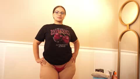 Teylor  Kim online show from October 17, 4:33 pm