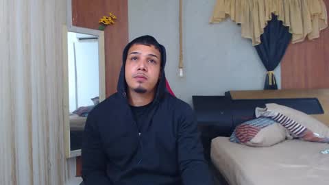 taylor_collins_2 online show from May 12, 8:23 am