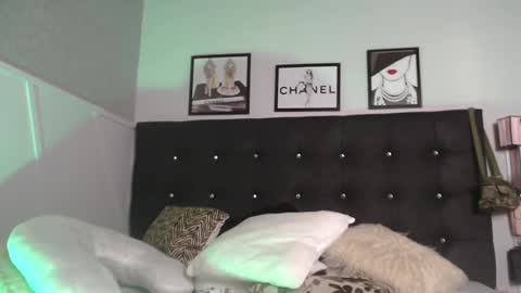 Snapshot of taylor_dolll chatting on October 9, 1:33 am Taylor 3 online show from October 9, 1:33 am