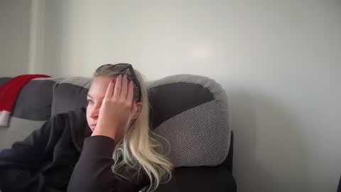 taylorlovett online show from December 5, 11:52 am