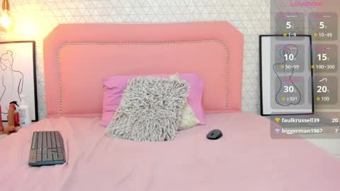 TAYLOR  online show from October 2, 4:00 am