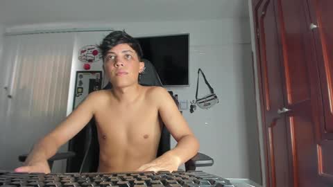 taylorsorf online show from December 19, 9:27 pm