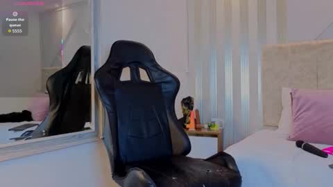 tayra online show from January 11, 7:09 pm