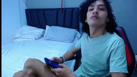 Tayron online show from November 17, 7:27 pm