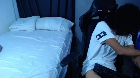 Tayron online show from March 25, 7:31 pm