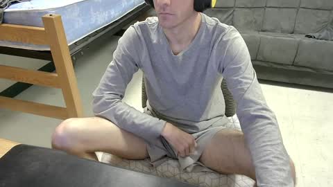 Snapshot of tbone_93 chatting on December 7, 3:25 pm Tbone online show from December 7, 3:25 pm