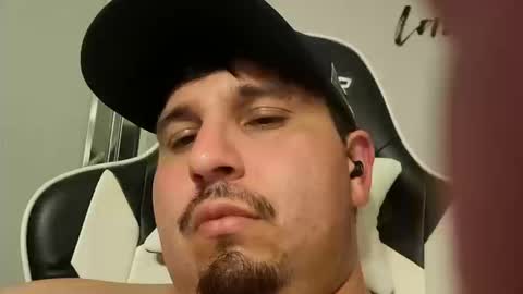 Snapshot of tboy833 chatting on October 16, 5:18 am Luis online show from October 16, 5:18 am