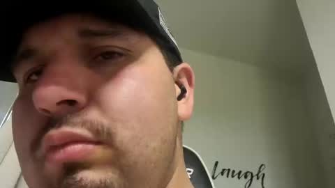 Snapshot of tboy833 chatting on October 11, 7:57 am Luis online show from October 11, 7:57 am