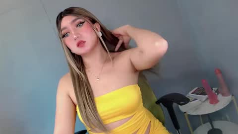 ellaine online show from March 6, 10:15 pm