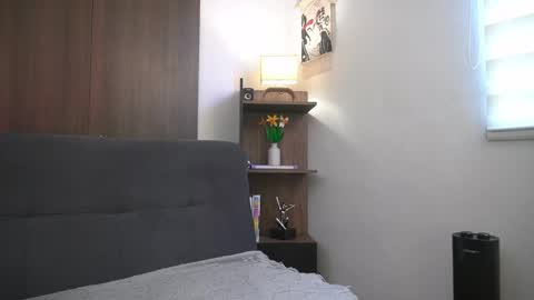 Leo and Luna online show from April 11, 5:28 pm