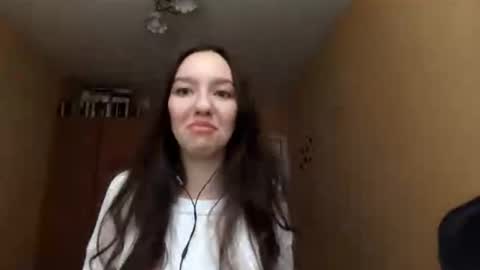 Snapshot of teganmeiser chatting on October 27, 12:16 pm Kimi online show from October 27, 12:16 pm