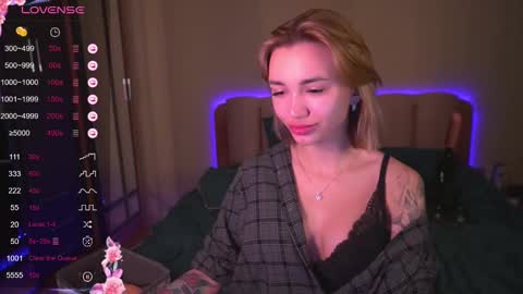 Snapshot of teona_amore chatting on February 12, 6:40 am Teya online show from February 12, 6:40 am