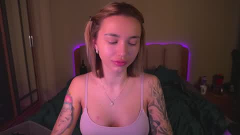 Snapshot of teona_amore chatting on March 11, 5:24 am Teya online show from March 11, 5:24 am