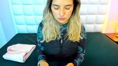 Snapshot of teresasroom_ chatting on February 12, 10:56 am Teresa online show from February 12, 10:56 am