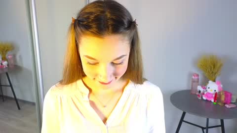 Tessa online show from February 3, 9:08 am