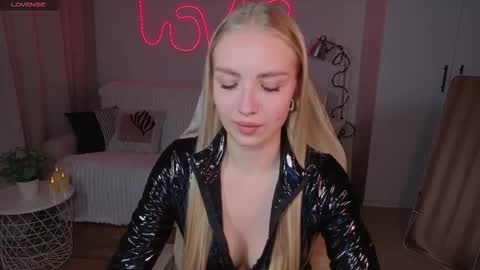 TessaHamilton online show from February 23, 5:48 pm