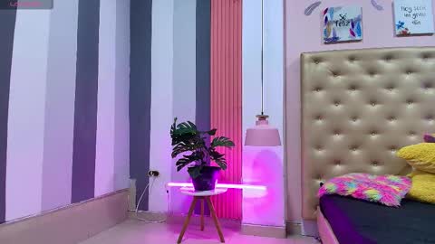 teylor_lovee online show from December 17, 4:08 am