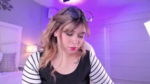 Snapshot of thalia21_ chatting on September 25, 12:17 am Thalia21 online show from September 25, 12:17 am