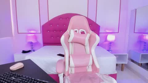 Snapshot of thalia_bae chatting on October 7, 7:32 pm Thalia online show from October 7, 7:32 pm