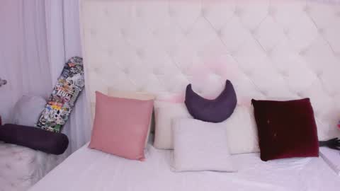 Snapshot of thaliia_gomez chatting on September 16, 7:06 pm online show from September 16, 7:06 pm