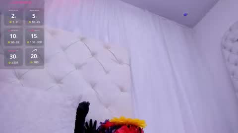 Snapshot of thaliia_gomez chatting on October 1, 7:13 pm online show from October 1, 7:13 pm