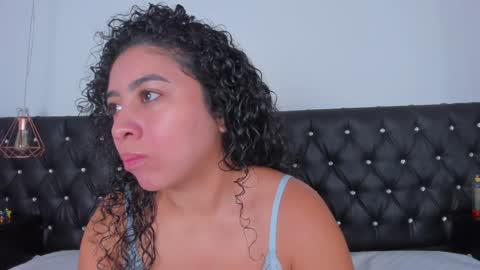 Snapshot of thara_webstter chatting on February 6, 11:31 am thara webstter online show from February 6, 11:31 am