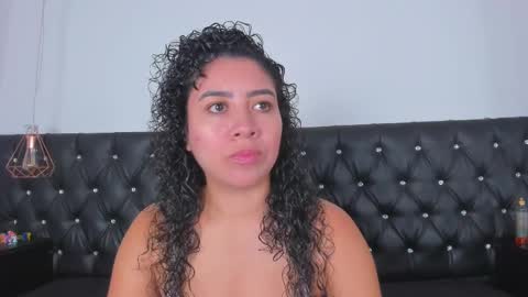 Snapshot of thara_webstter chatting on February 22, 11:35 am thara webstter online show from February 22, 11:35 am