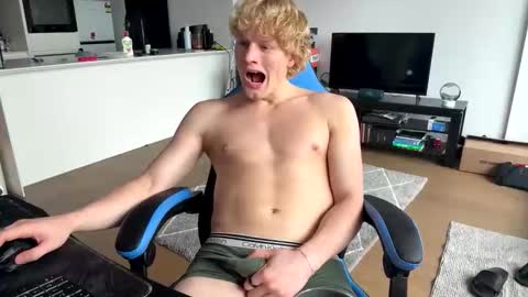 liammlust online show from February 24, 10:46 pm