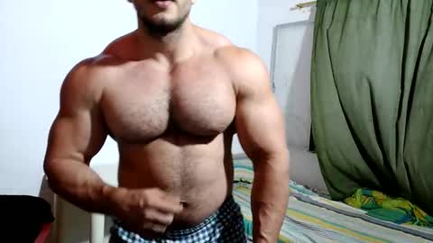 Snapshot of the_beastmuscle chatting on September 25, 3:46 am beast online show from September 25, 3:46 am