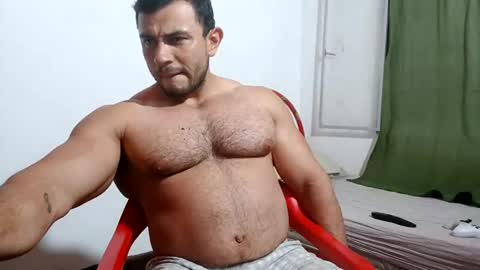 Snapshot of the_beastmuscle chatting on September 30, 3:39 am beast online show from September 30, 3:39 am