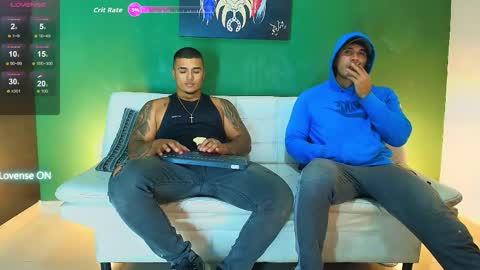 SCOTT  THEO  KAMERON  GENDERSON online show from November 7, 1:19 am