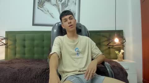 Snapshot of the_mark_king chatting on October 2, 5:45 pm T H E M A R K K I N G online show from October 2, 5:45 pm