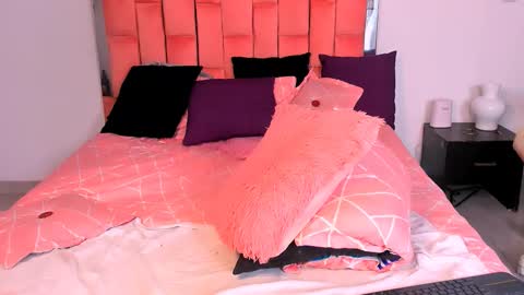 Snapshot of the_queen_aleja chatting on October 20, 2:00 pm IGAleja queen1 online show from October 20, 2:00 pm