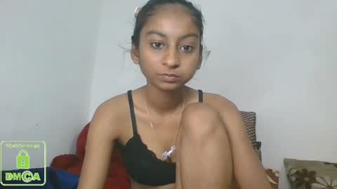 Snapshot of the_right_girl chatting on February 8, 7:15 am Suzan Sexy online show from February 8, 7:15 am